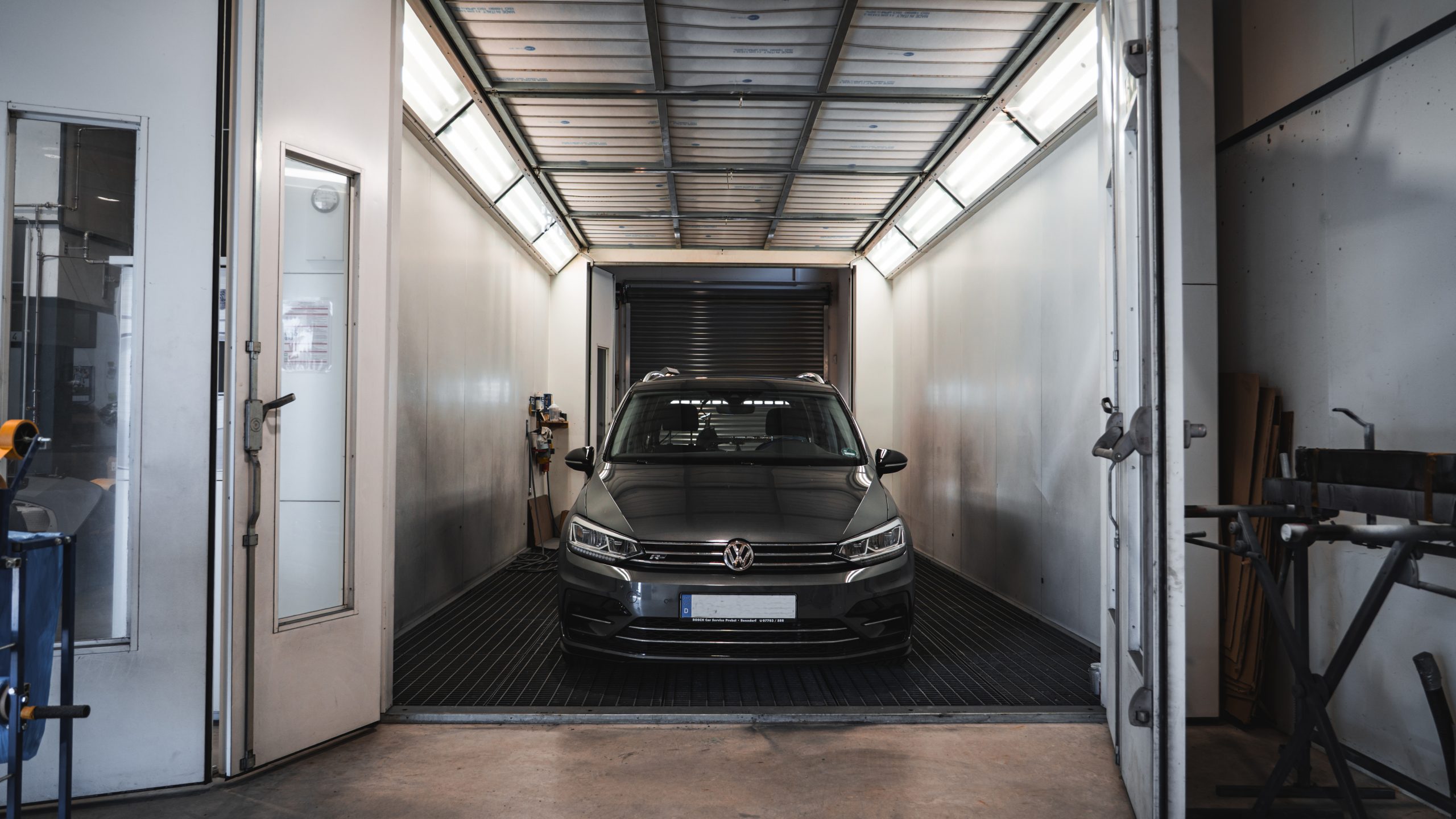 Eigene Lackierkabine bei Bosch Car Service Probst