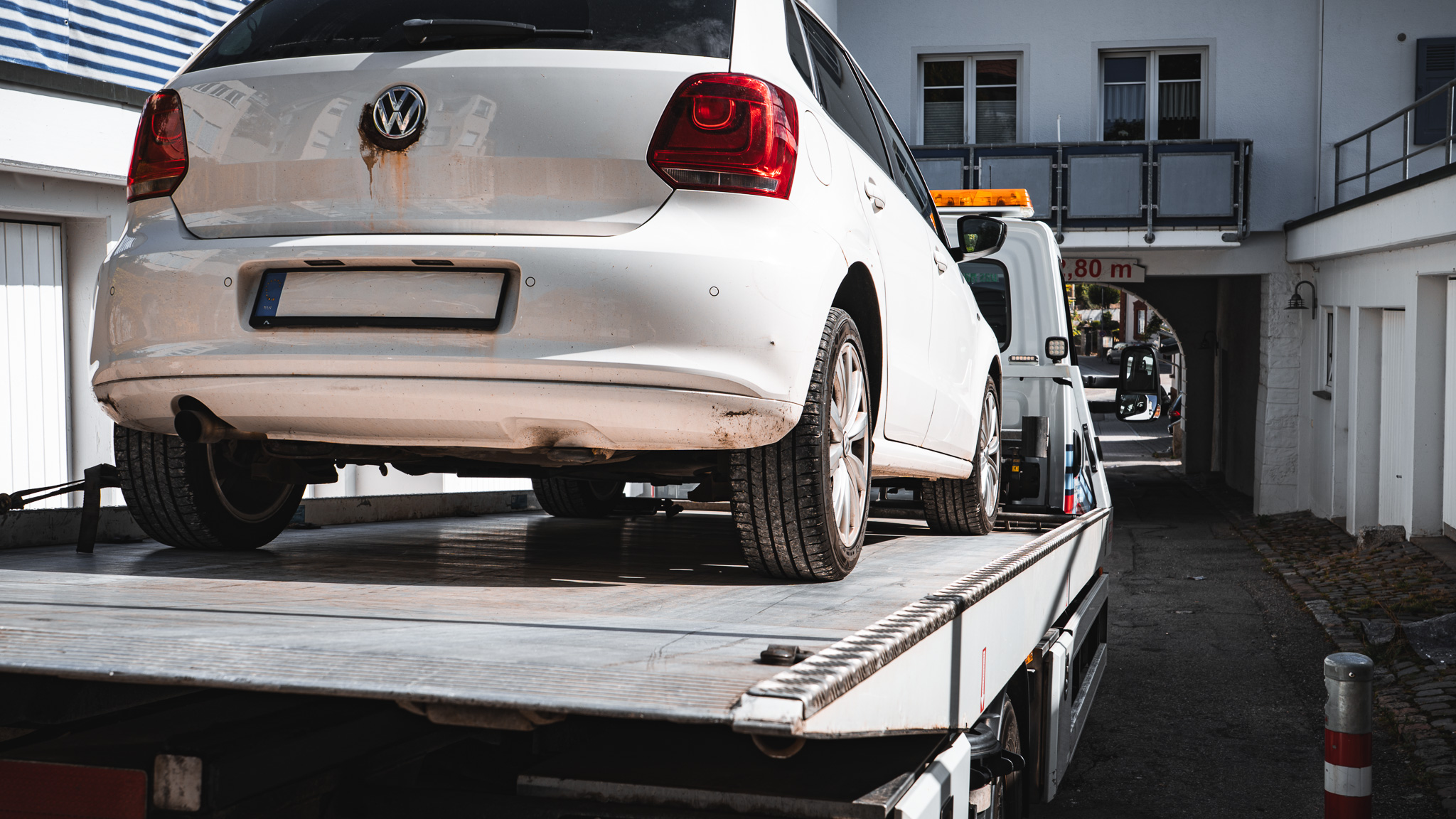 Fahrzeug wird vom Abschleppdienst Probst aufgenommen